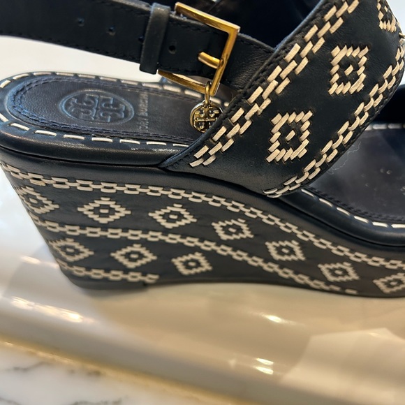 Tory Burch Reena Platform Aztec Wedge Sandals Size 8.5 - Picture 5 of 13
